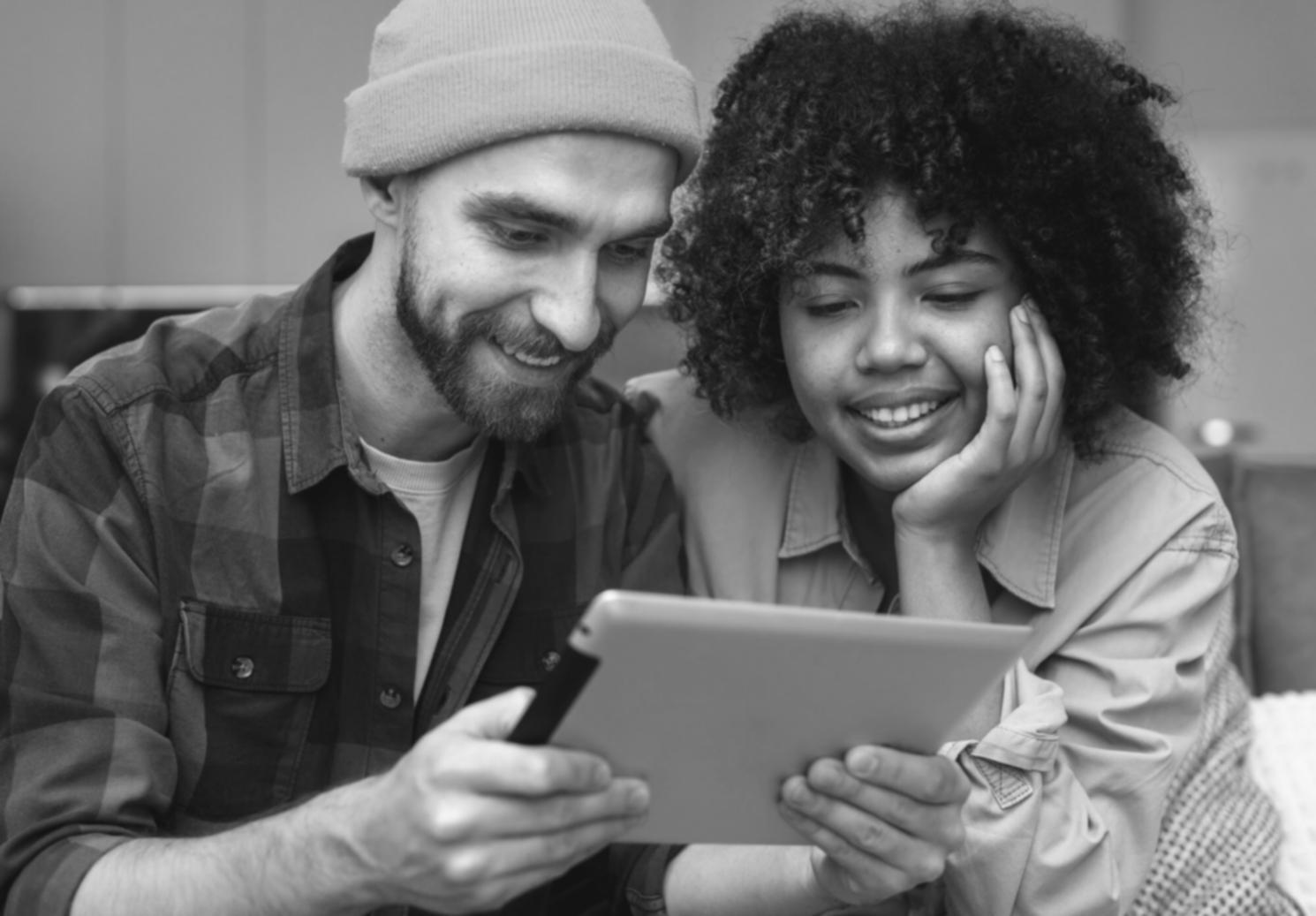 Teilnehmer bei der praktischen Finanzanalyse und Strategieentwicklung